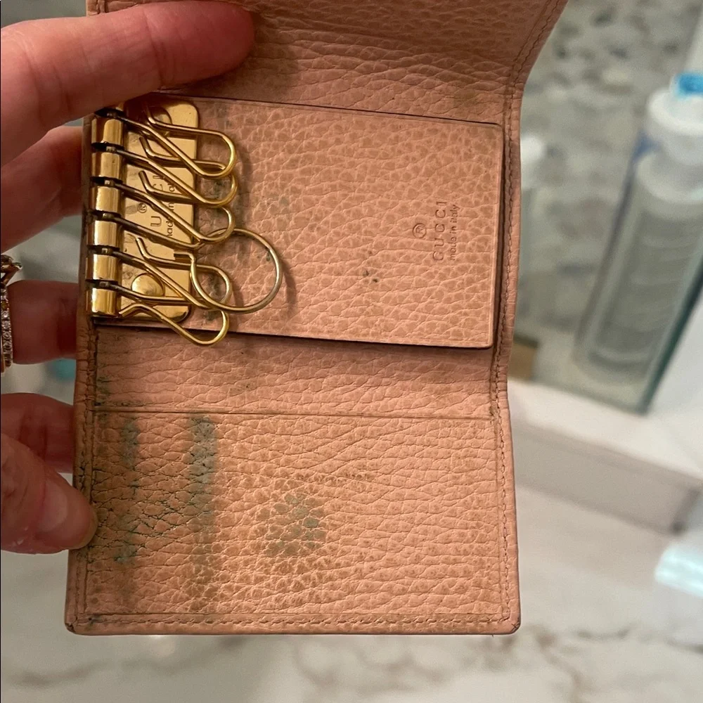 Gucci Beige Leather key holder &  Wallet with Gold Logo - Picture 4 of 8